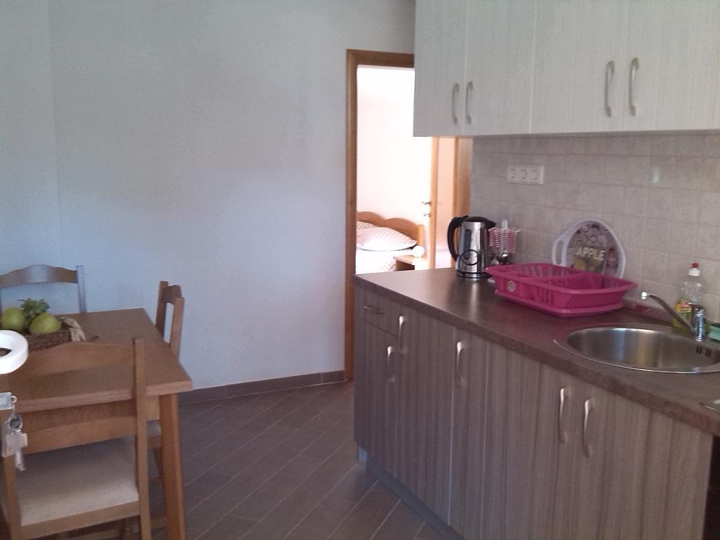 Apartments Batarilo Gornji Karin Room photo